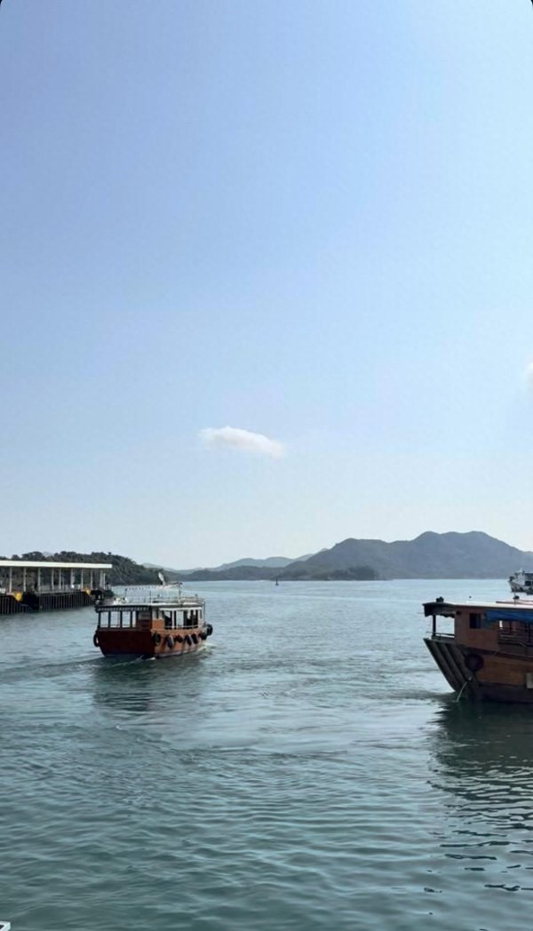 10倍股票配资 苗侨伟子女回香港探亲，一家人在大排档吃饭，吃海鲜喝啤酒接地气